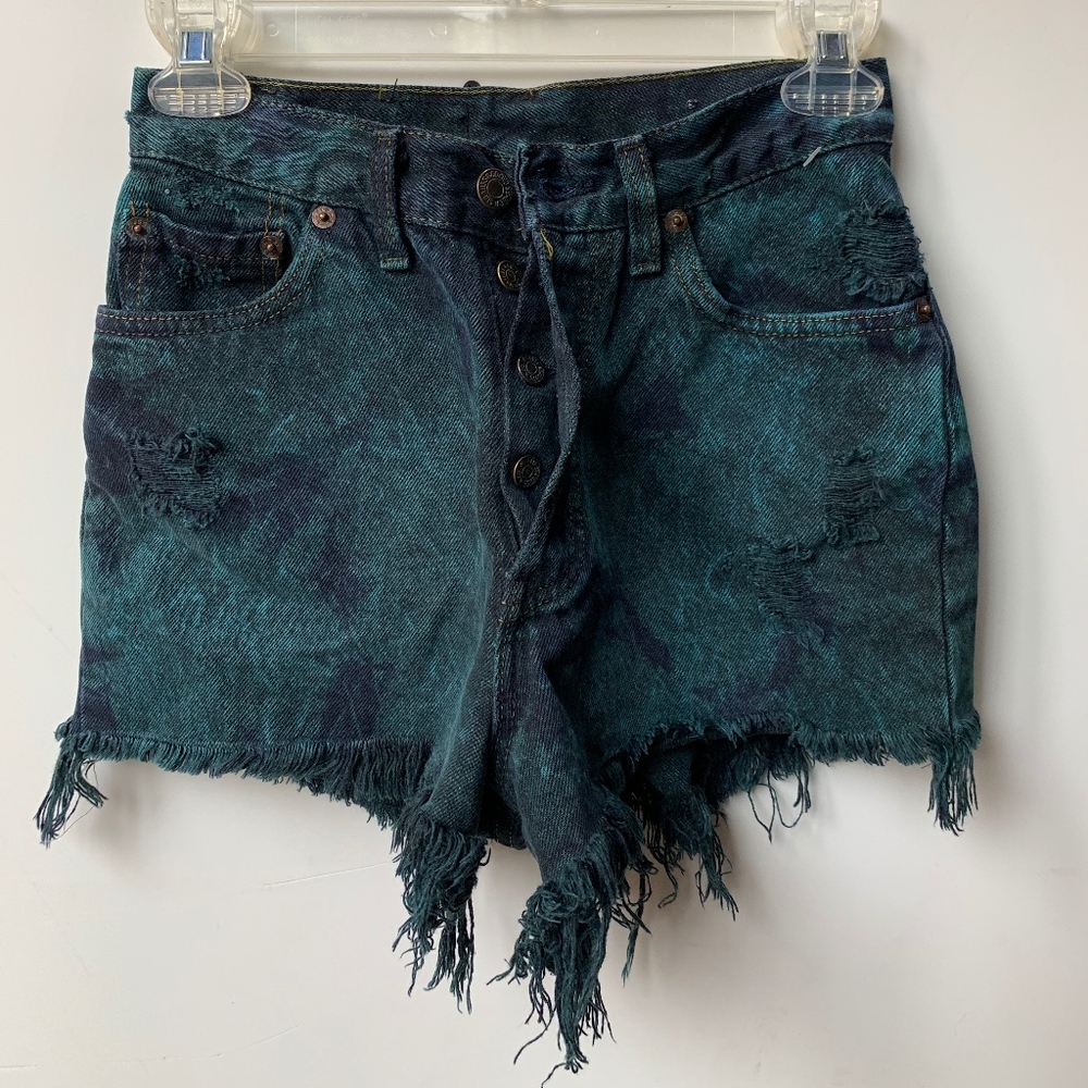 Levi High Waisted Dyed Distressed Shorts W Size 2